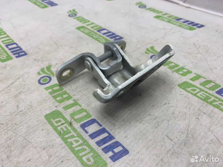 Петля двери задняя правая Opel Mokka кроссовер