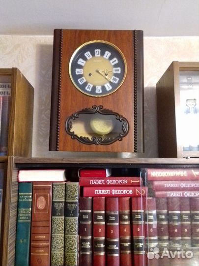 Часы настенные с боем. Янтарь. СССР