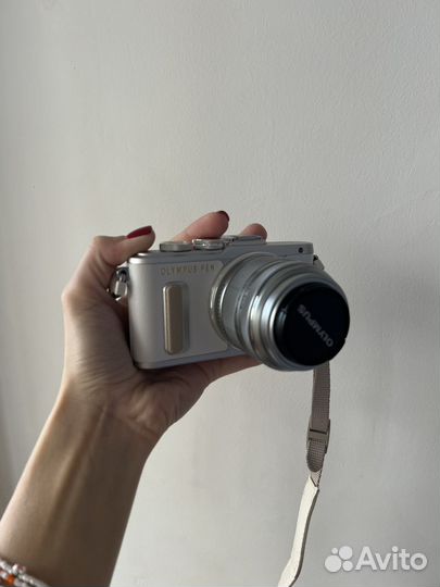 Беззеркальный фотоаппарат Olimpus Pen E-pl8