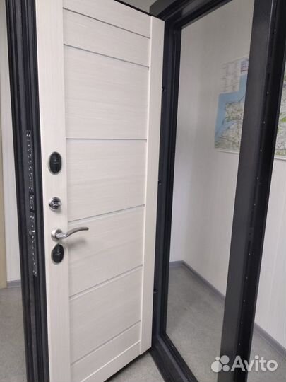 Входная морозостойкая дверь 11 см Isoterma Серебро