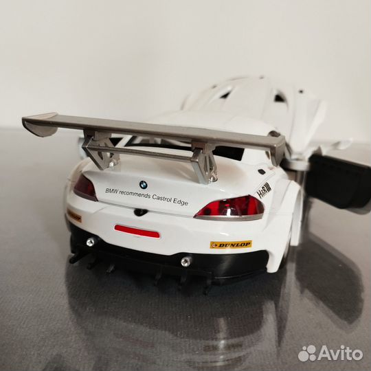 Машинка BMW Z4 GT3 1:24 белый