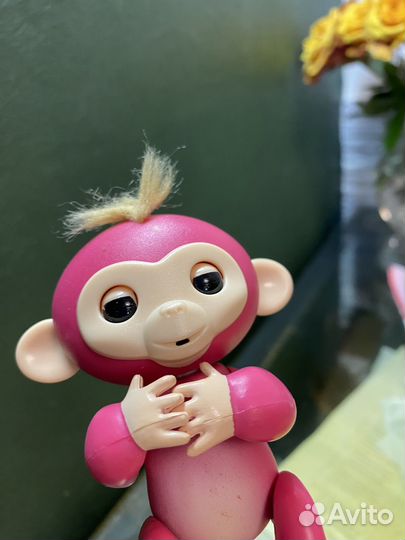 Игрушка интерактивная обезьянка маленькая hasbro