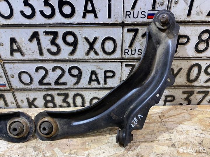 Рычаг подвески Renault Megane седан 2006