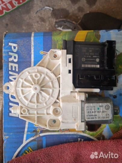 Мотор стеклоподъемника Volkswagen Jetta