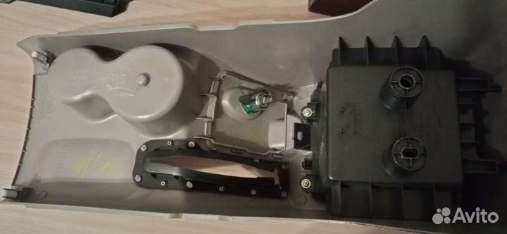 Подлокотник Mitsubishi L200