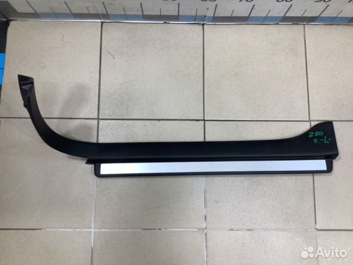 Накладка порога (внутренняя) передняя левая Nissan