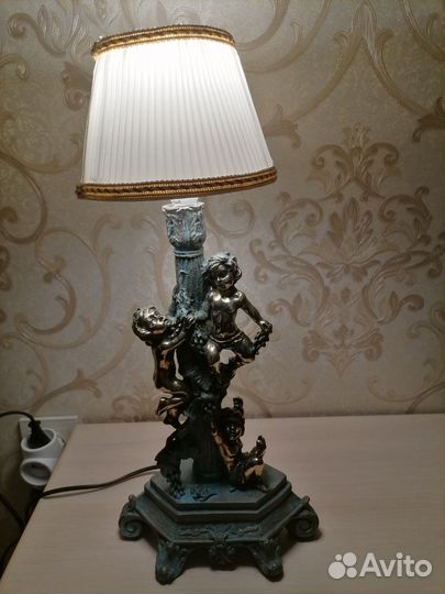 Антикварная лампа путти