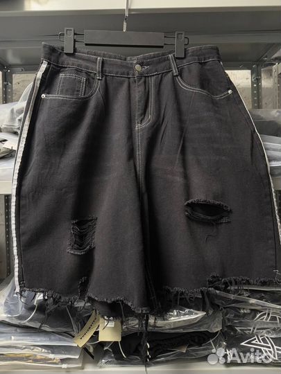 Шорты Balenciaga типо distressed