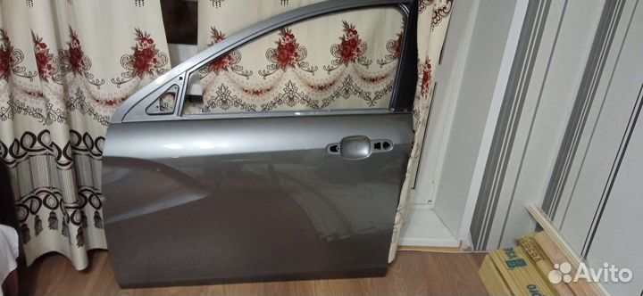 Передняя левая дверь Лада Веста седан