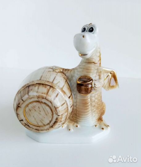 Фарфор статуэтка Дракон с бочкой позолота Stella