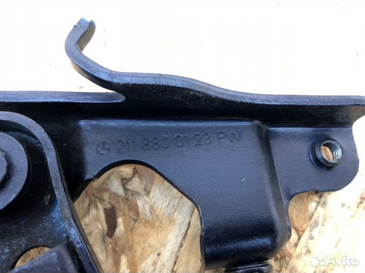 Петля капота Mercedes E-Class W211 3.2 CDI 642.920