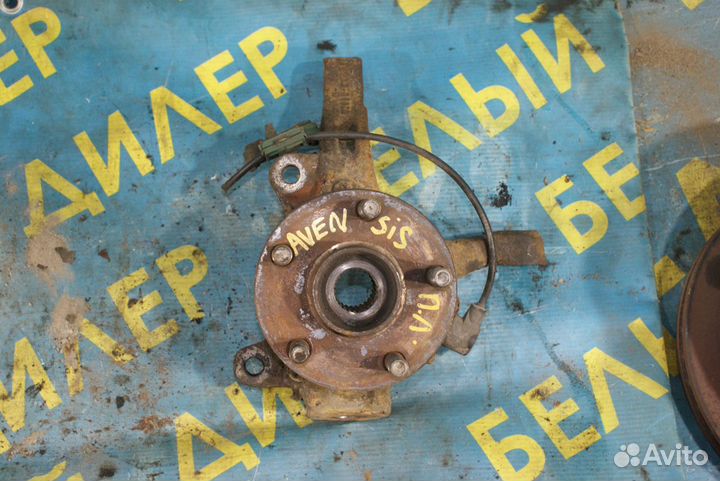 Поворотный кулак Toyota Avensis