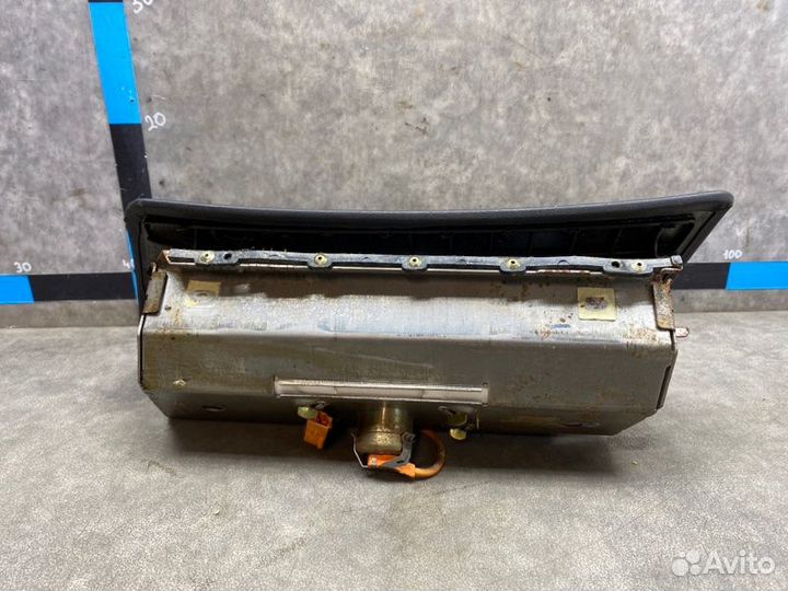 Подушка безопасности в торпедо Peugeot 306