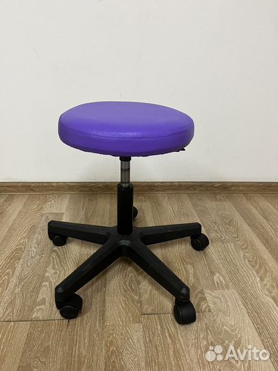 Стул мастера педикюра без спинки