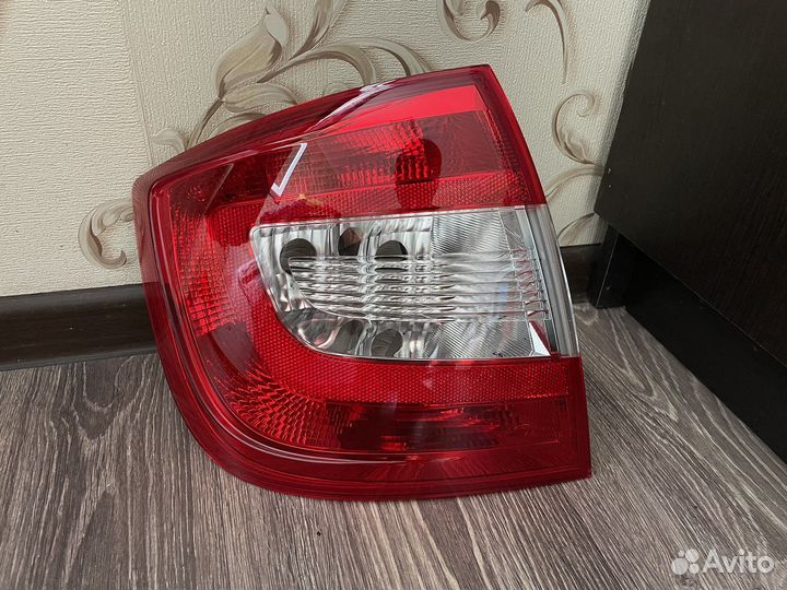 Фонарь задний левый skoda rapid