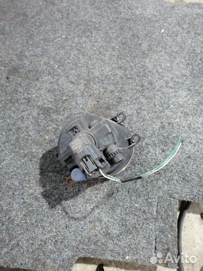 Фара противотуманная передняя левая Toyota Camry