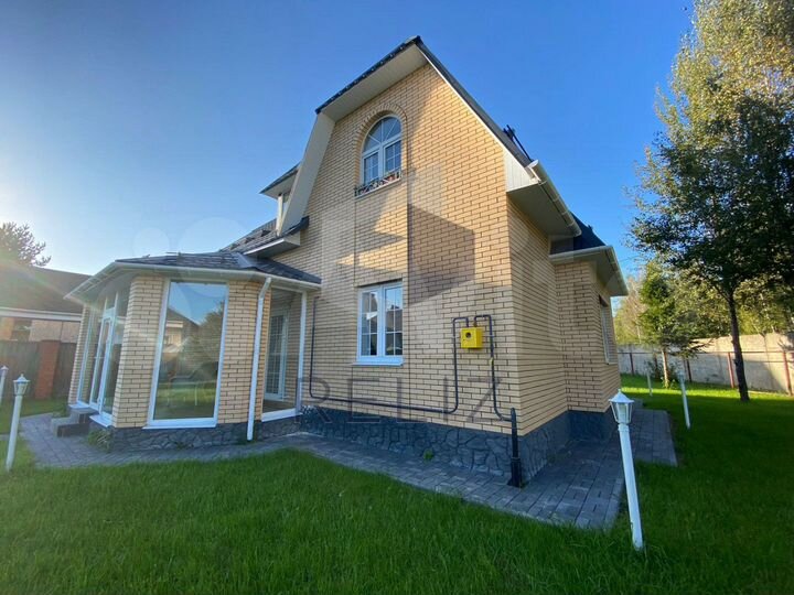 Коттедж 200 м² на участке 11 сот.