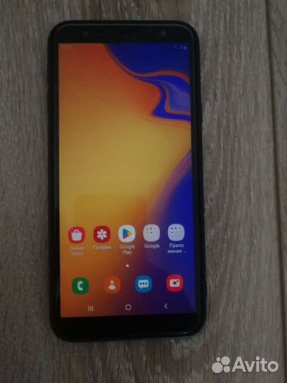 Телефон Samsung J4+