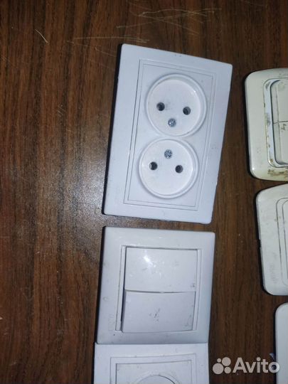 Розетка, выключатель 220 v и саморез 8*40 по мет