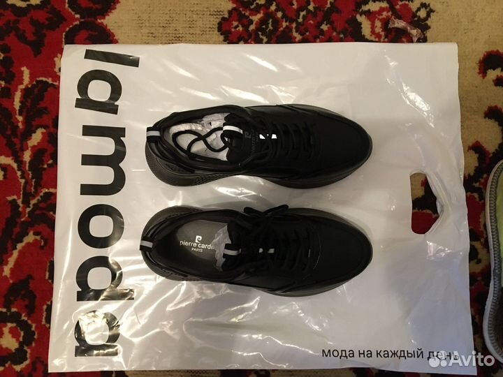 Кроссовки новые