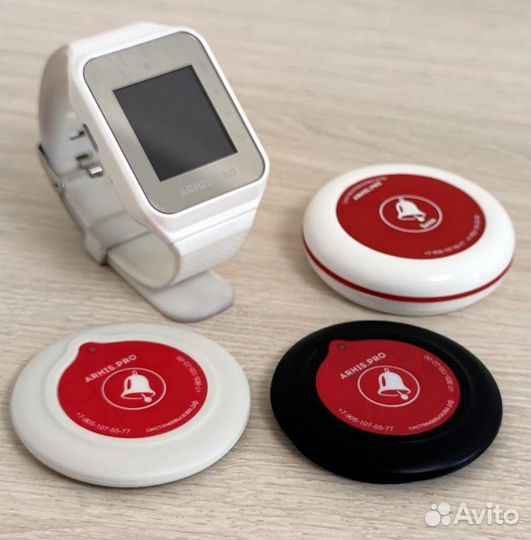 Комплекты вызова персонала: кнопка вызова и часы