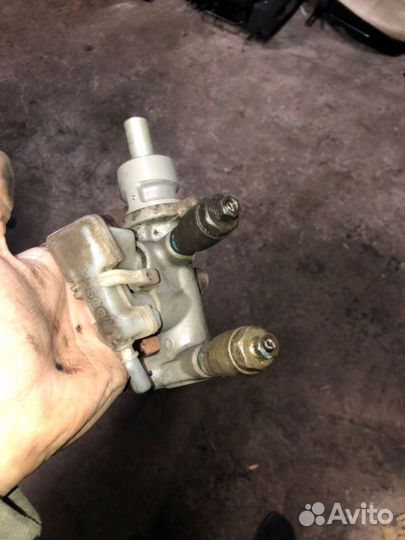 Главный тормозной цилиндр Ford Focus 1