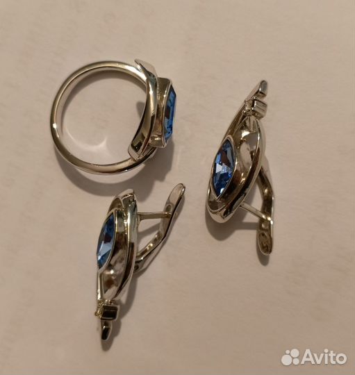 Серьги и кольцо с кристаллами Swarovski