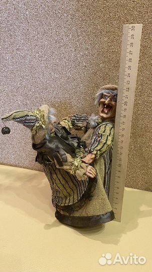 Баба яга музыкальная и танцующая на батарейках