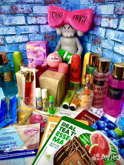 Набор подарочный с косметикой и украшениями