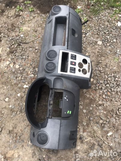 Торпедо панель приборов Renault Logan 1 Sandero