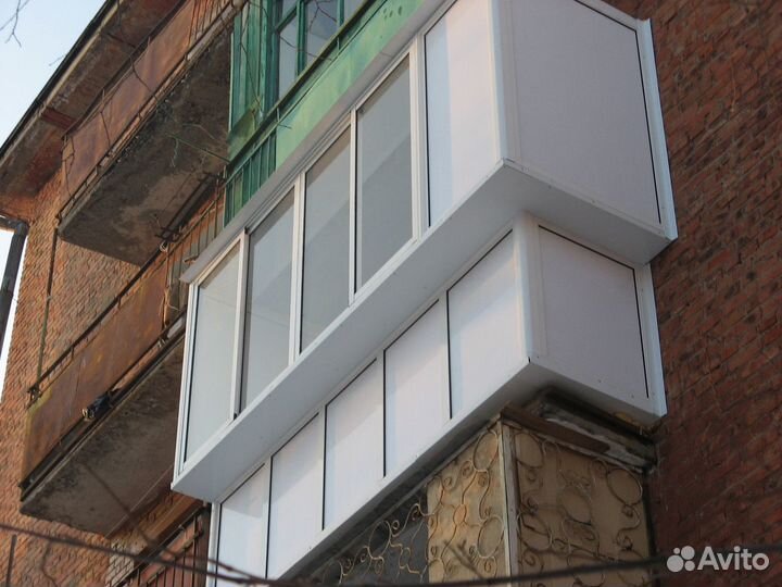 Вынос балкона с остеклением