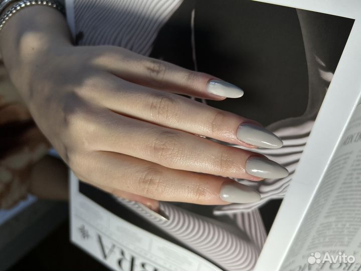 Модель на маникюр