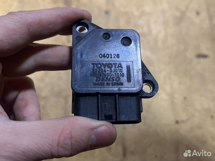 Датчик расхода воздуха Toyota 222040j010
