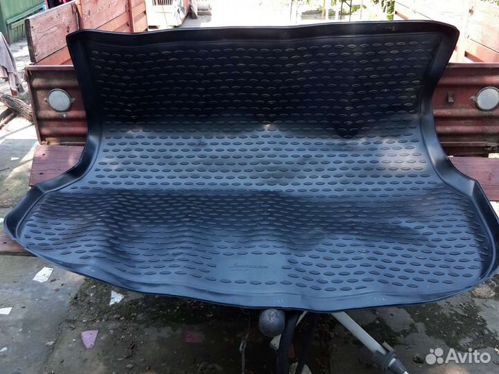 Резиновый коврик в багажник для кla-Sorento2006-09