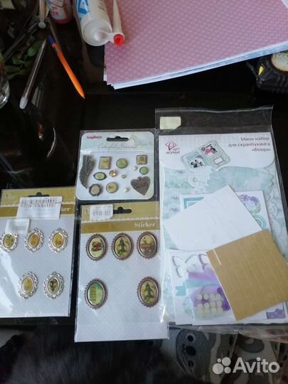 Наклейки и брадсы для скрапбукинга