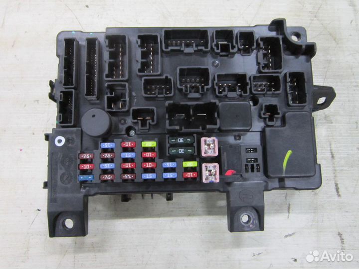 Салонный блок предохранителей Mitsubishi Outlander
