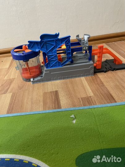 Трек Хот Вилс автомойка