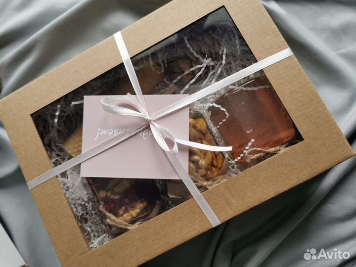 Подарочный набор с мёдом и свечой