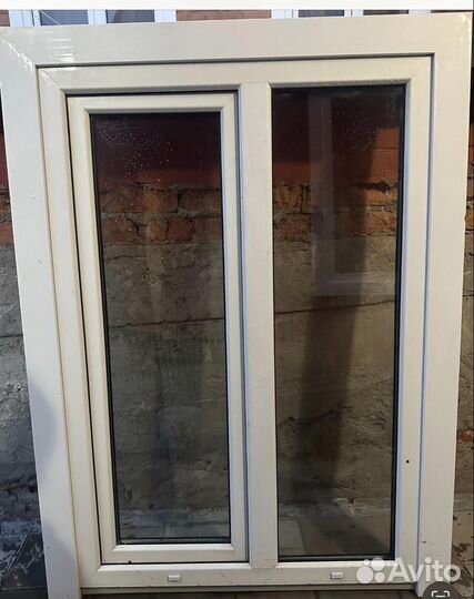 Дверь входная металлическая с зеркалом и окно