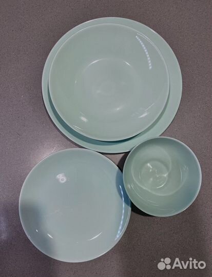 Набор столовой посуды, тарелки