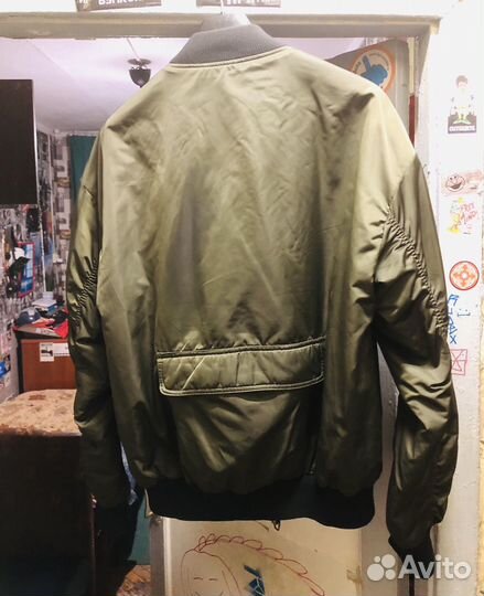 Мужской бомбер bershka