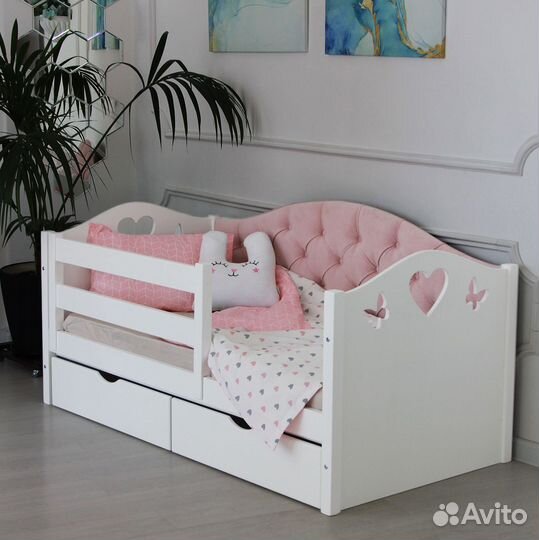 Детская кровать с мягкой спинкой