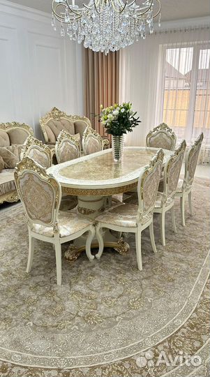 Стол и стулья в гостиную. В наличии
