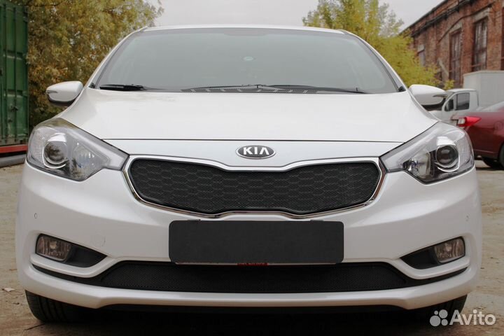 Защитная сетка радиатора верх черная Kia Cerato (2