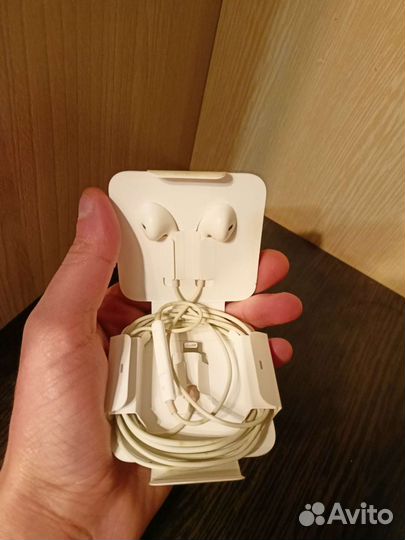 Наушники Apple EarPods with Lightning Connector
