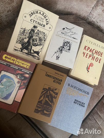 Книги много