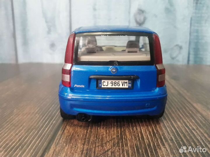 Модель коллекционная Fiat Panda 1/24