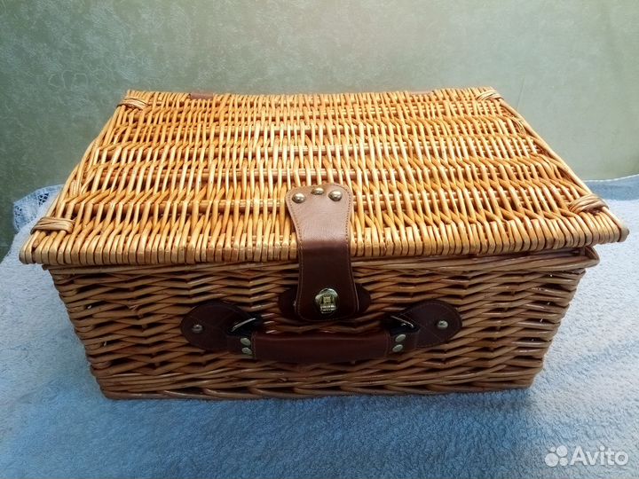 Корзина для пикника с посудой