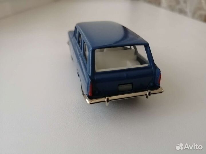 Модель Москвич 426 синяя