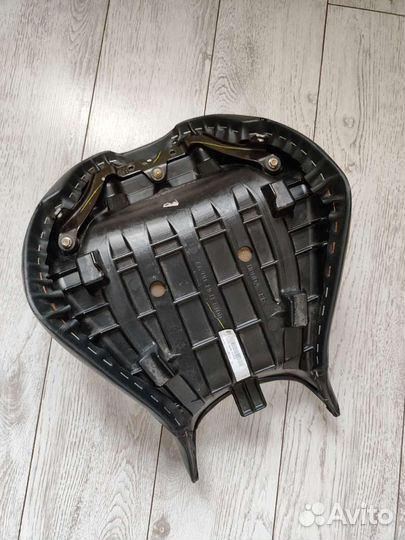 Сиденье VTX1800C